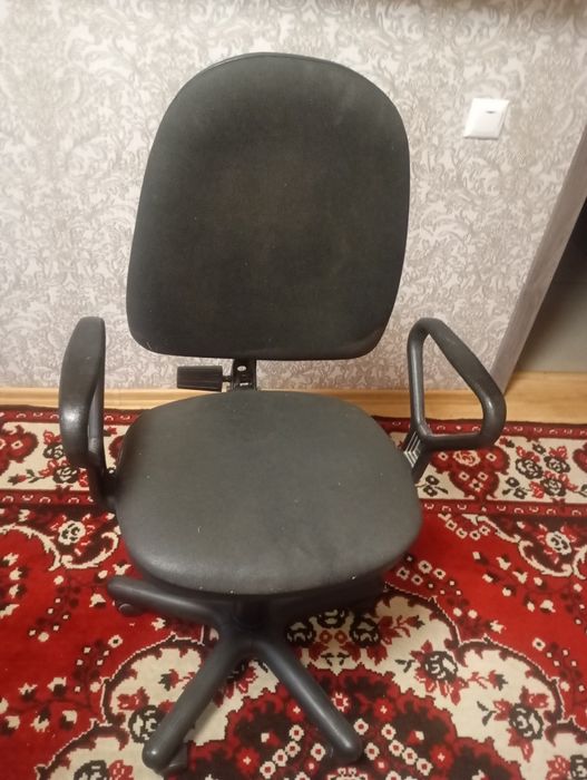 Продам крісло комп'ютерне