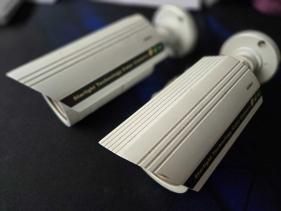 Gravador videovigilância 8 canais 500GB + 2 câmaras bullet de exterior