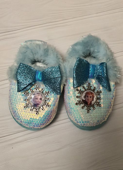 Тапочки,тапки  с Эльзой и Анной
