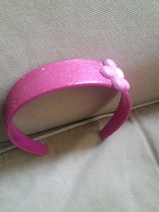 Bandolete cor-de-rosa com flor