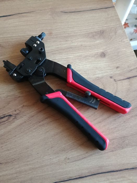 Zaciskare kompresyjna do złącz antenowych