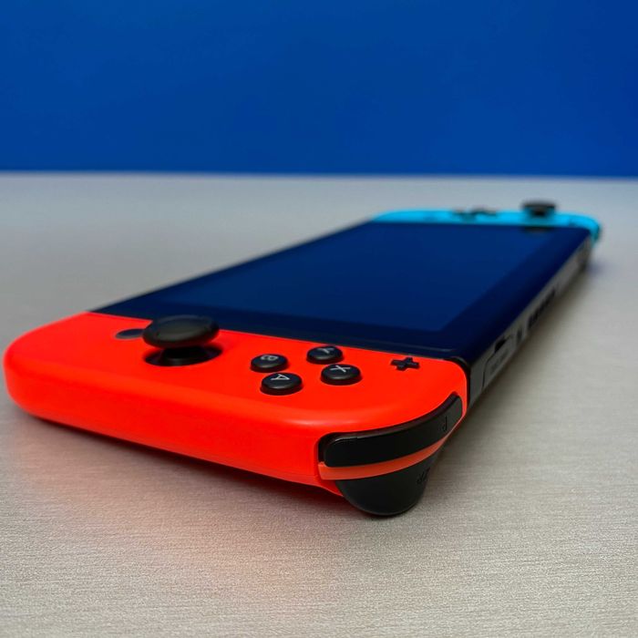 Nintendo Switch V2 (Neon Blue/Red)