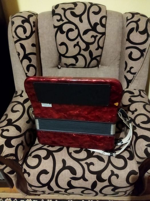 Баян weltmels червоний