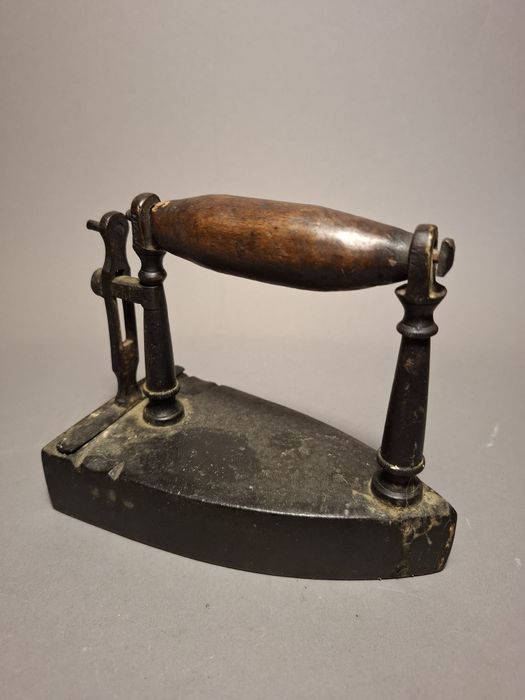 Stare przedwojene żelazko