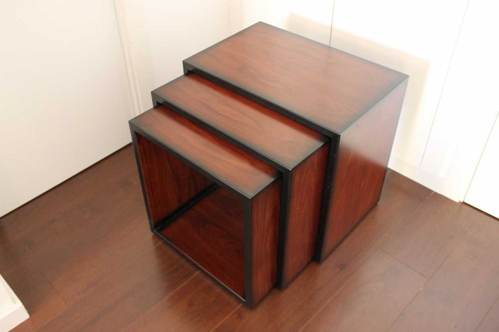 Conjunto de três mesas de apoio - Madeira maciça