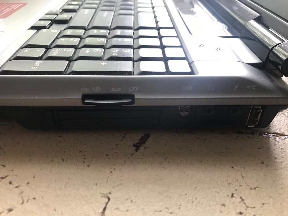 Laptop Fujitsu LifeBook N6420 17''