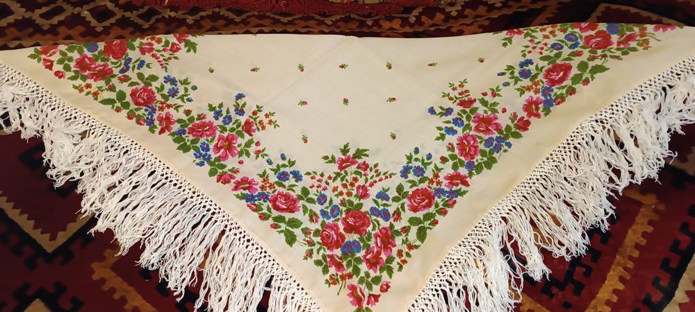 Хустки  чорні та білі