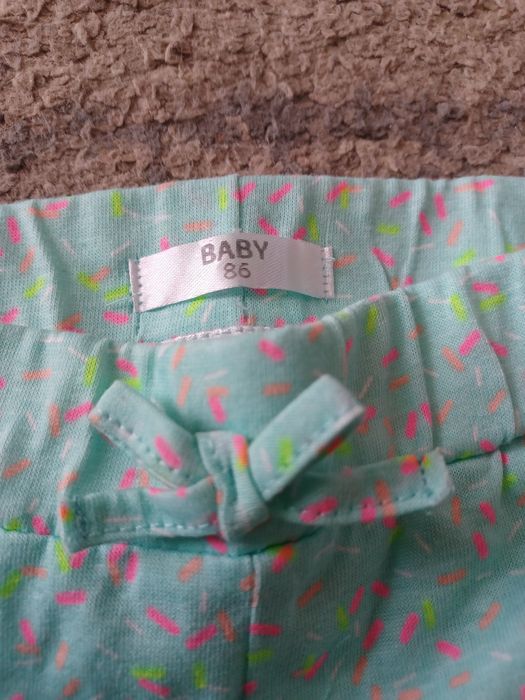 Sprzedam  krótkie spodenki  dziewczęce.