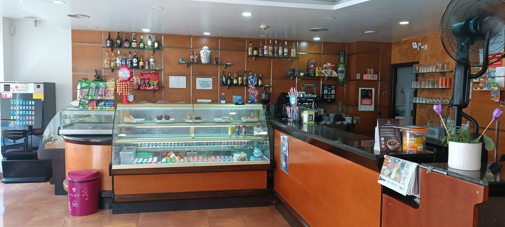 Trespasse de café completo, equipado e a funcionar no máximo
