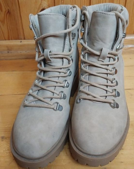 Продам женские демисезонные ботинки  в новом состоянии  Primark