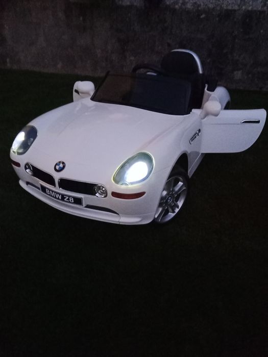 Carro elétrico BMW Z8 para criança