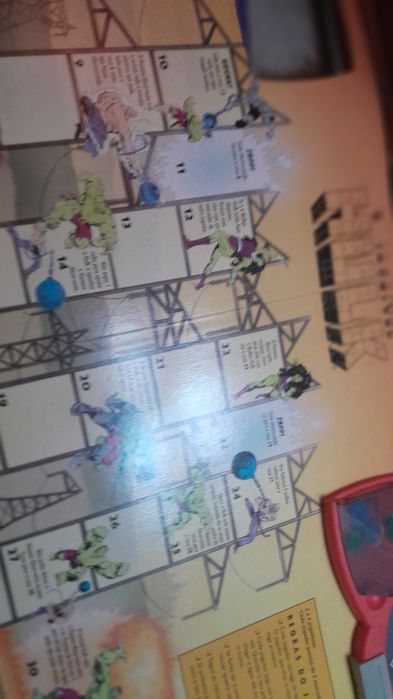 Livro de jogos  gigante Marvel