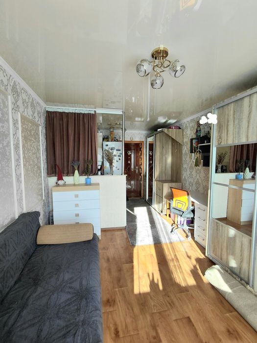 Продаж великої кімнати з водою та ремонтом.