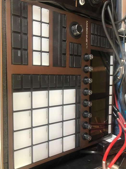 Native Instruments Maschine Plus +