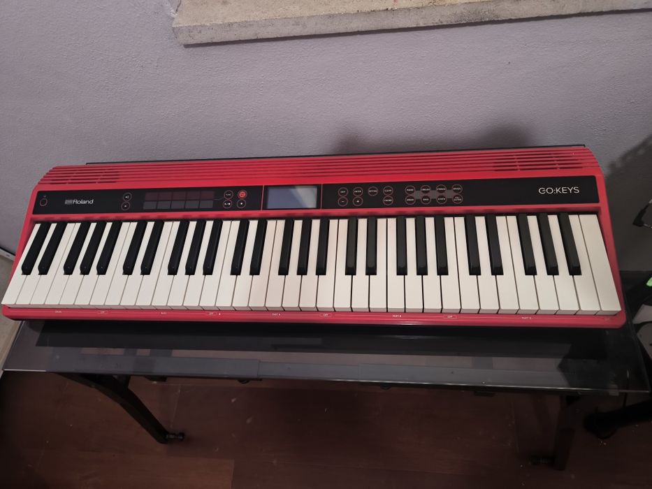 Teclado Roland GO:KEYS GO-61K + Suporte + Pedal Roland