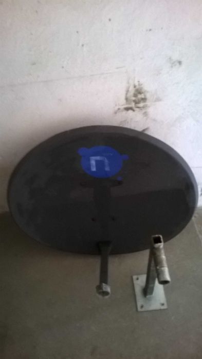 Antena satelitarna + uchwyt ścienny