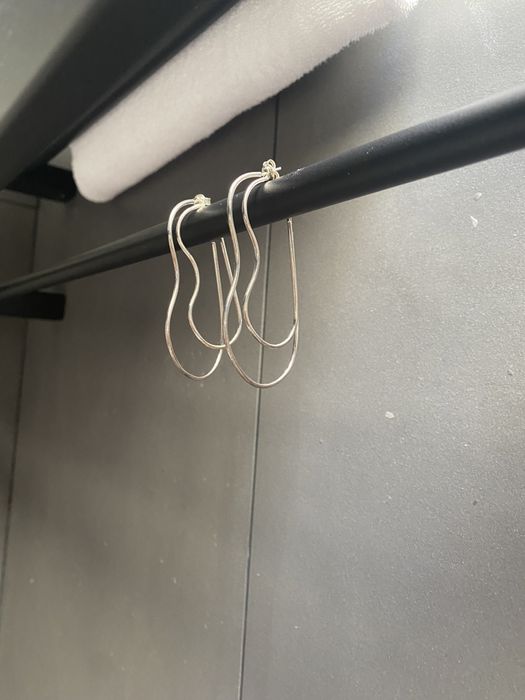 Brincos prateados marca NUUK