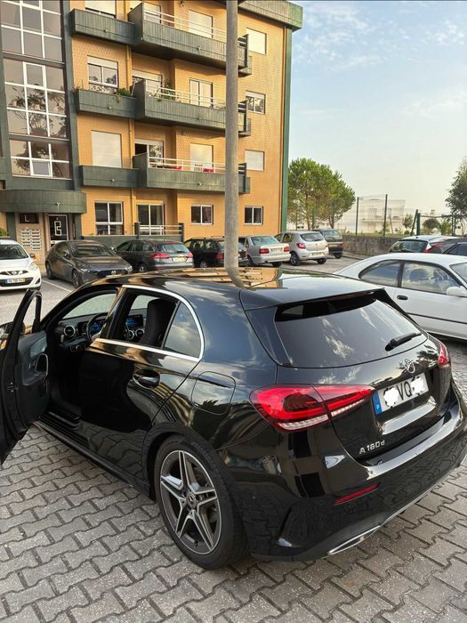 Mercedes-Benz A 180 W177 de 2019, equipado com o Pack AMG, caixa automática.