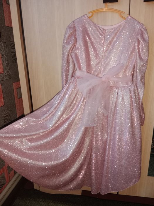 Дуже гарна сукня на ріст 116-128