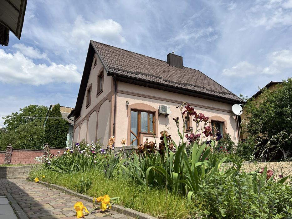Продам якісний будинок з каміном, лазнею та альтанкою