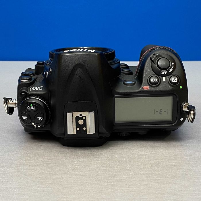 Nikon D300 (Corpo) - 12.3MP