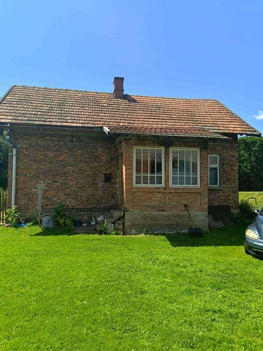 Dom ceglany z budynkiem gospodarczym i 13-arową działką