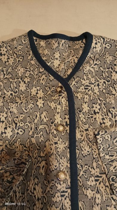 Blazer de senhora em azul e branco,sem marca, blazer usado, mas ainda em bom estado.