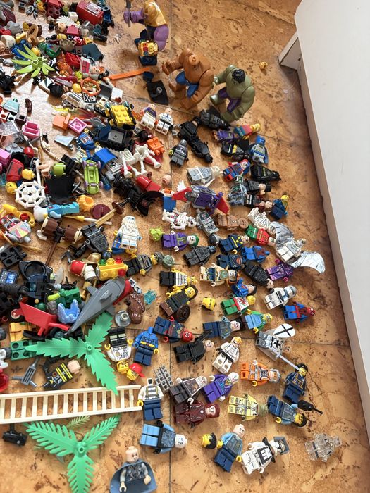 Mega Lote LEGO: Dezenas de Minifiguras (Marvel, DC, Star Wars) + Peças Bulk e Technic