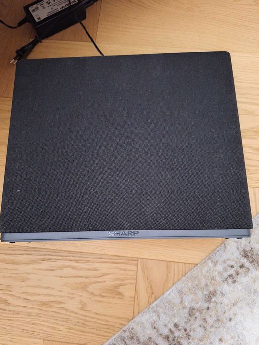 Głośnik subwoofer Sharp.