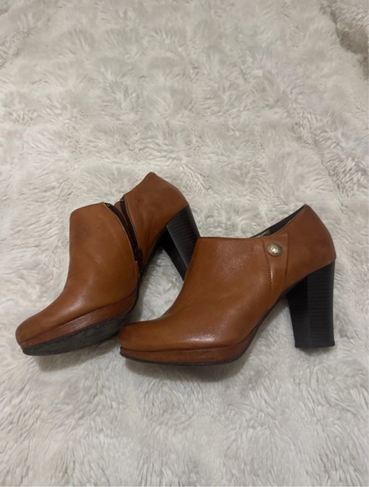 Botas Camel em pele