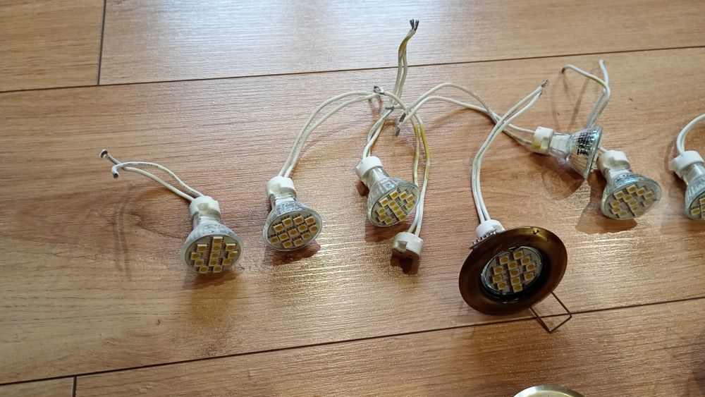 Zestaw 16 szt oprawa halogenowa+ żarówki LED 1W, używane