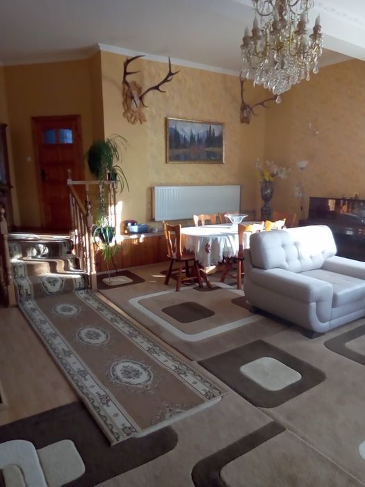 Продаж великого будинку в Сваляві