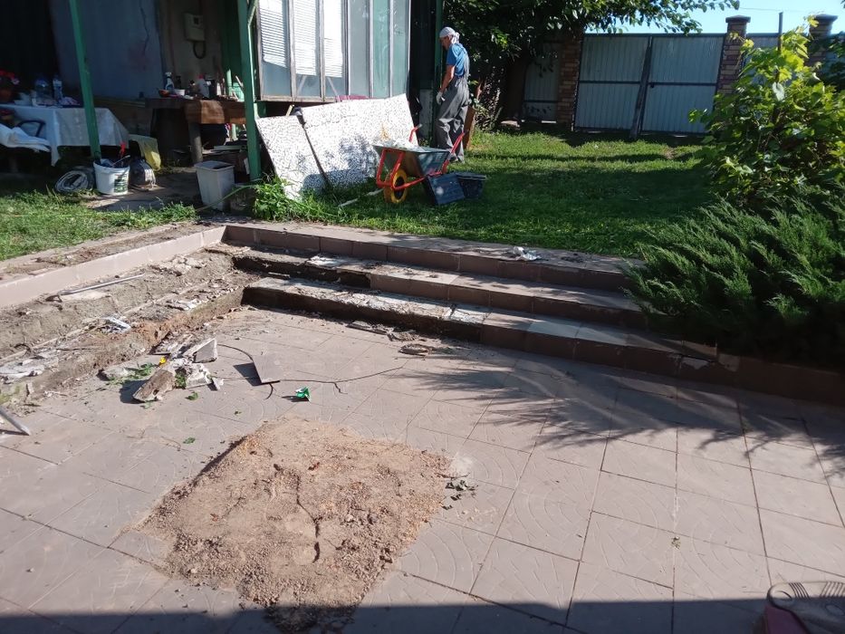 Укладка тротуарної плитки брущятки граніта