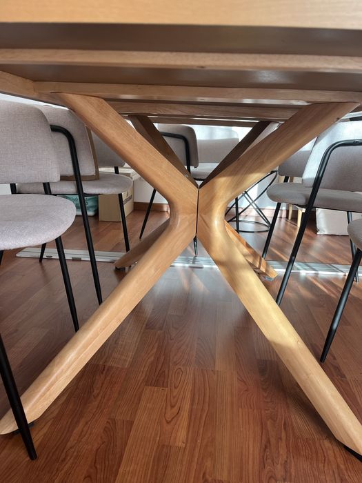 Conjunto mesa e 6 cadeiras