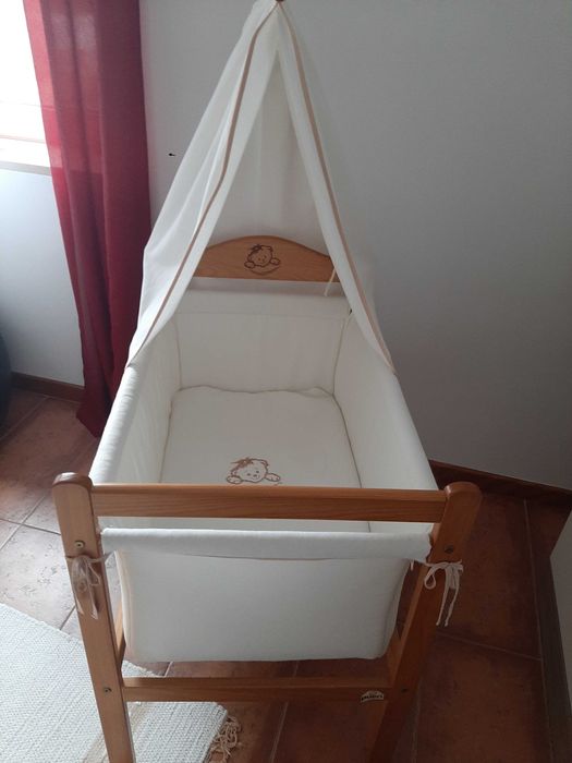 Caminha suspensa para bebé