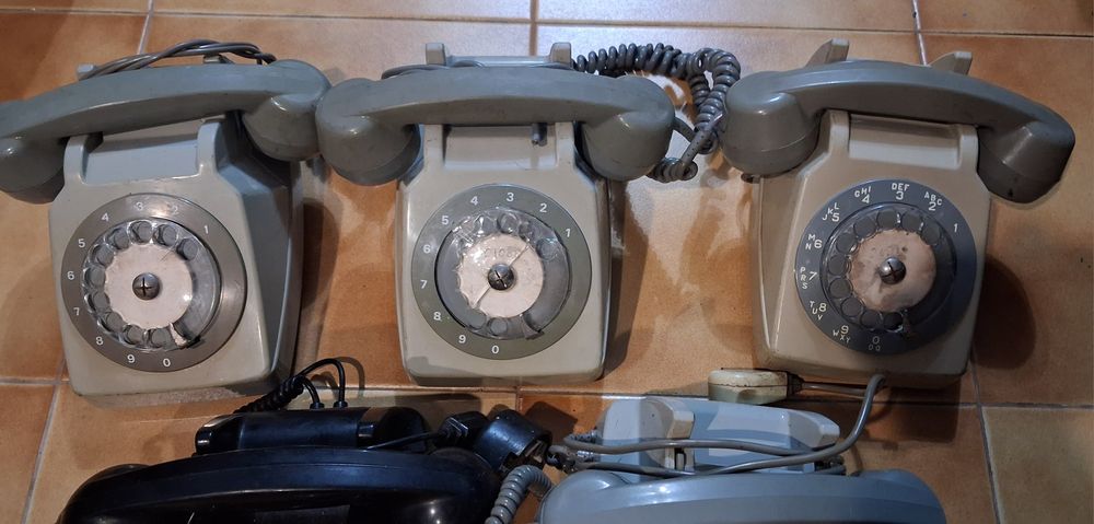 Telefones antigos dos anos 80