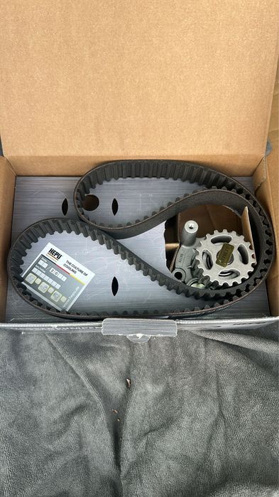 Kit distribuiçao + junta da cabeça + pernos de cabeça VW Golf V