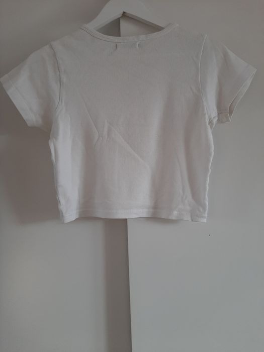 Crop top koszulka damska biała z haftem Sinsay