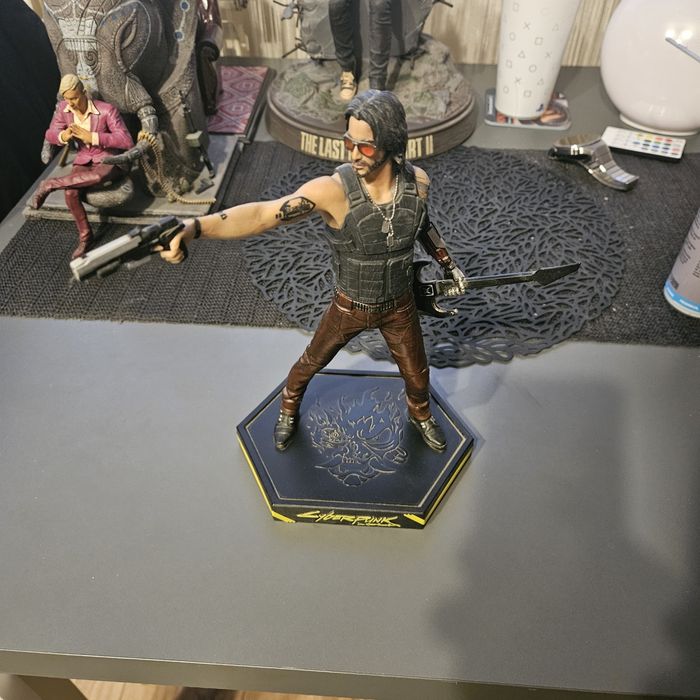 Figurka z gry Cyberpunk 2077 PS4 PS5 xbox.