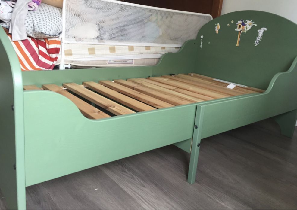 Cama extensivel com estrado de ripas