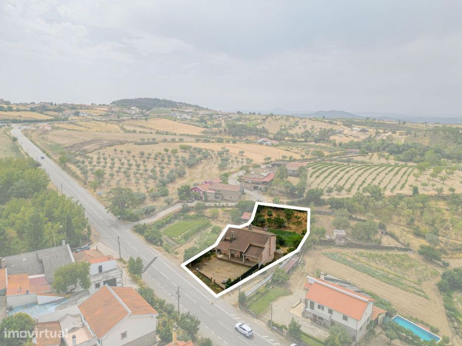 Moradia T4 em Vimioso com grande área exterior