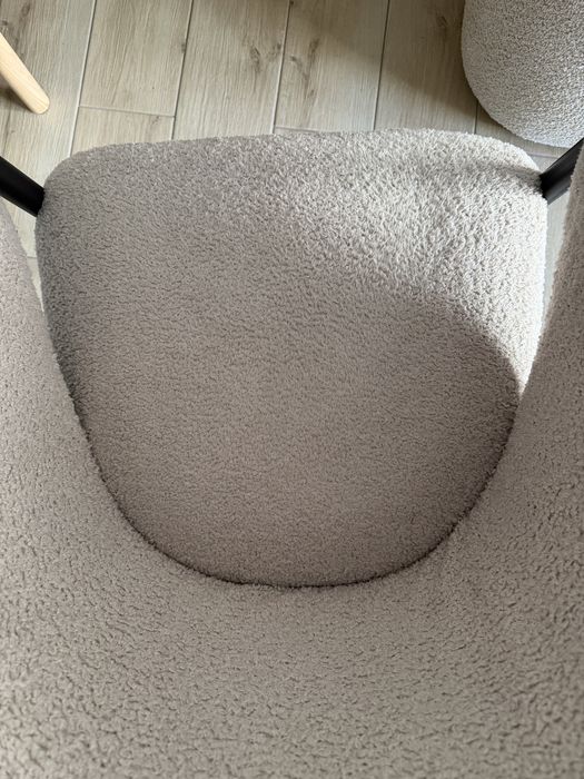 Krzesła glamour beżowe boucle komplet
