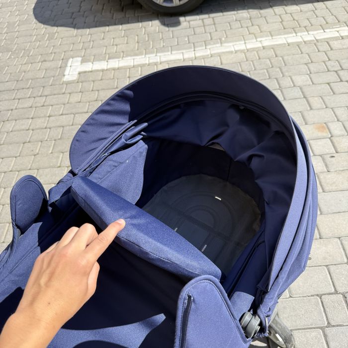 Оригінальна коляска Stokke синя для немовляти хороший стан