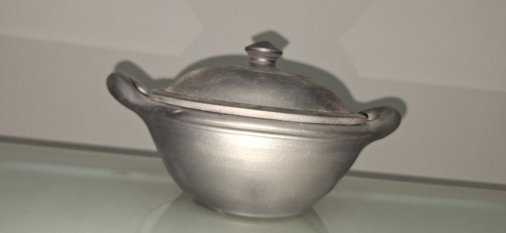 Tacho em barro preto