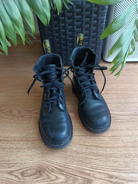 Czarne glany dr Martens 8 oczek