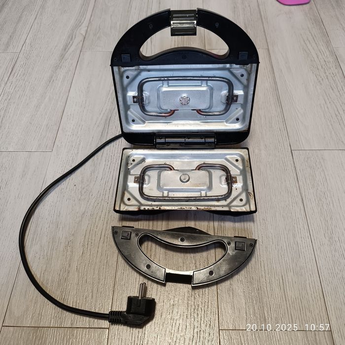 Бутербродниця Вафельниця RZTK, відломана нижня ручка, Стан Робочий