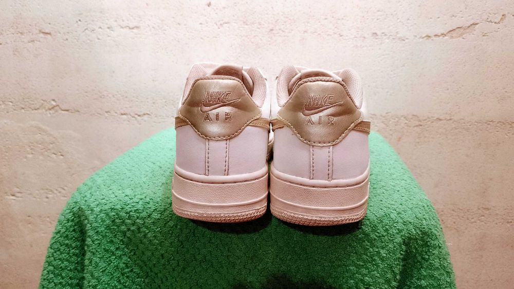 NIKE AIR FORCE 1 LOW r.37,5 skóra