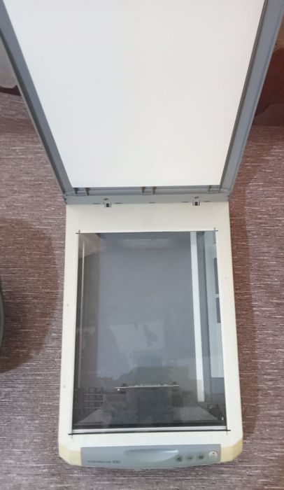 Сканер Epson Perfection 1270.