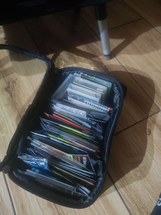 Sprzedam Torbę wędkarską na nóżkach