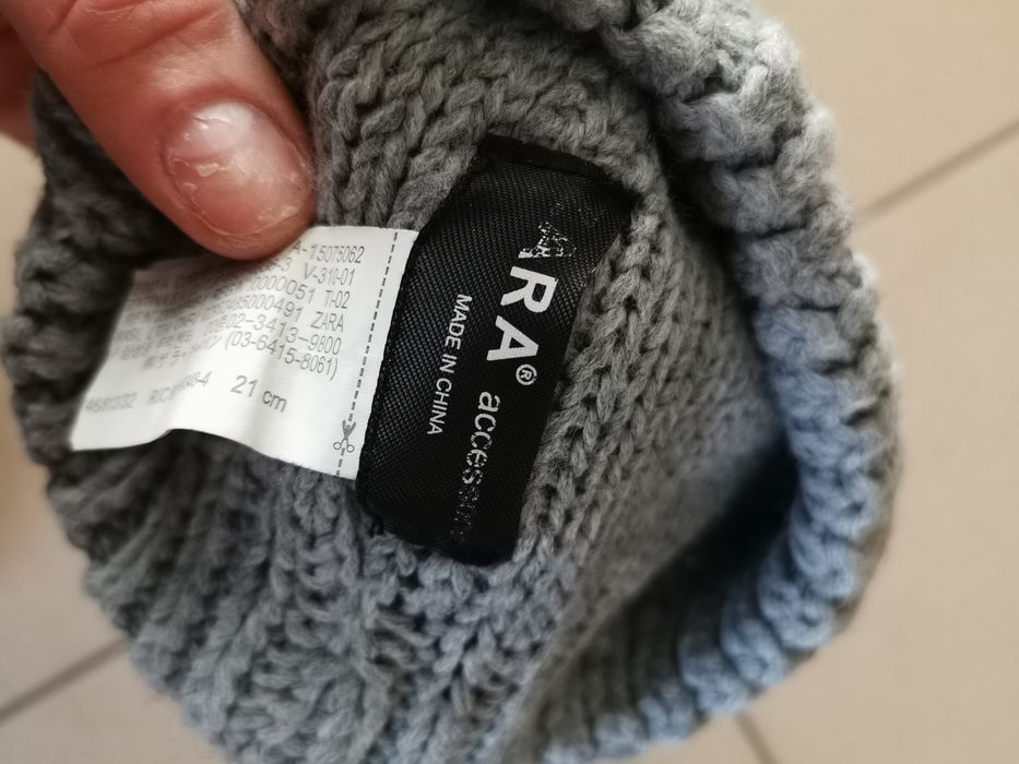 Czapka zimowa damska z pomponem Zara